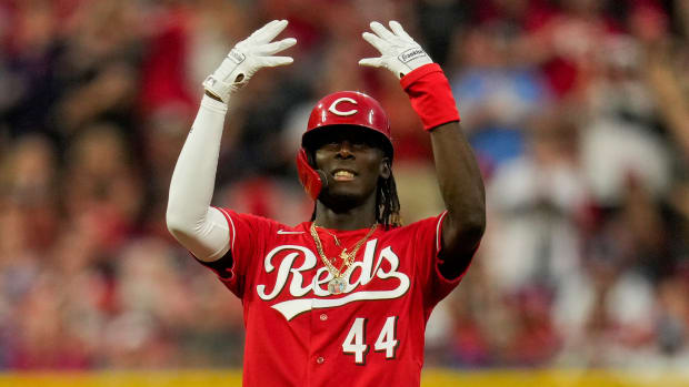 Cincinnati Reds rookie Elly De La Cruz makes his MLB debut.